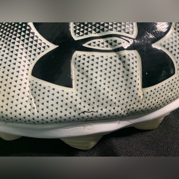 Men’s Under Armour football cleats size 13, Highlight, White and Black color. - Picture 4 of 6